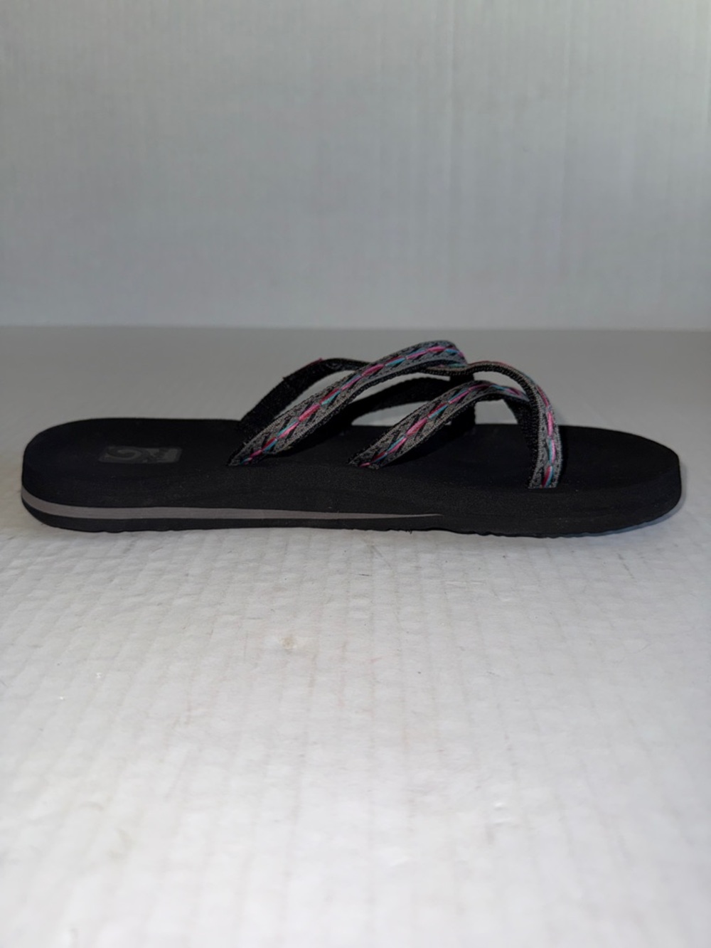 Teva Olowahu Flip Flop Sandals - Picture 4 of 11